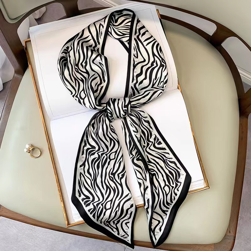 Luxury Zebra Print Silk Square - Luxury Bags Online 评论和价格