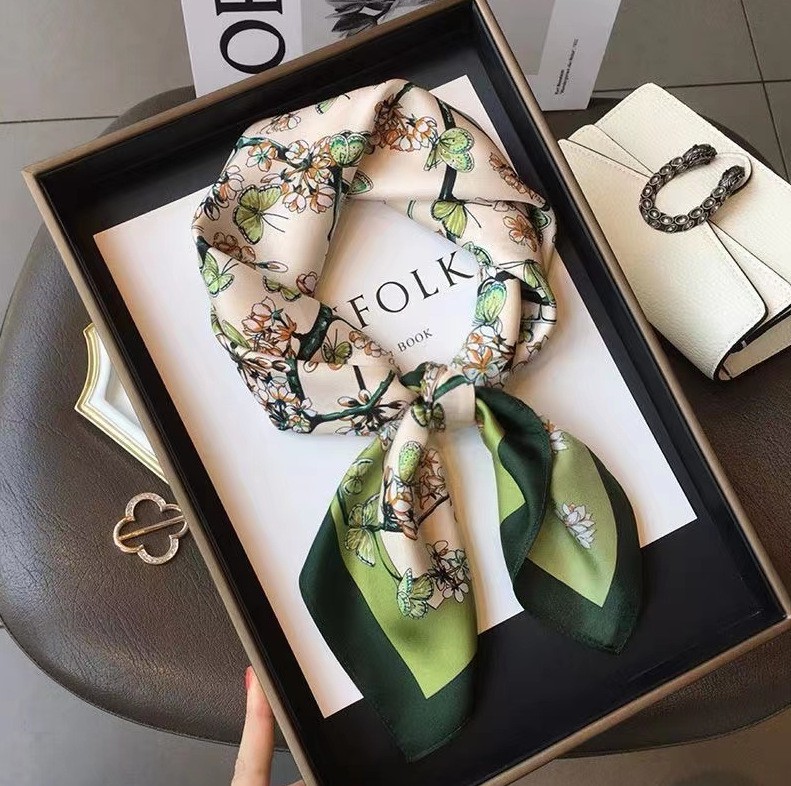 Luxury Fashion Print 70*70cm S - Luxury Bags Online 评论和价格