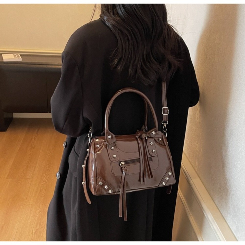 Vintage Rivets Pillow Bag Larg - Top Handle Patent Bag 评论和价格